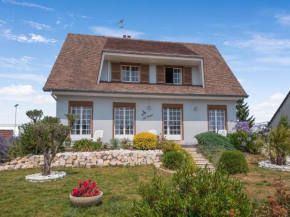 Spacious holiday home in Isigny-sur-Mer with garden